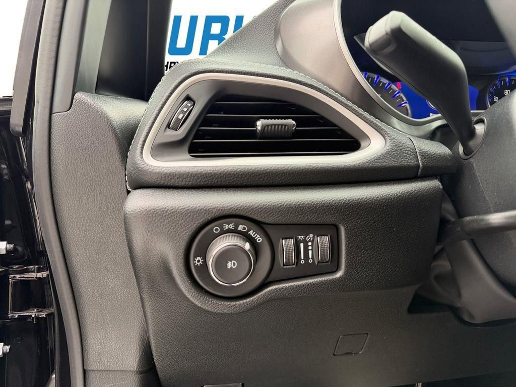 New 2026 Chrysler Pacifica Select image 19