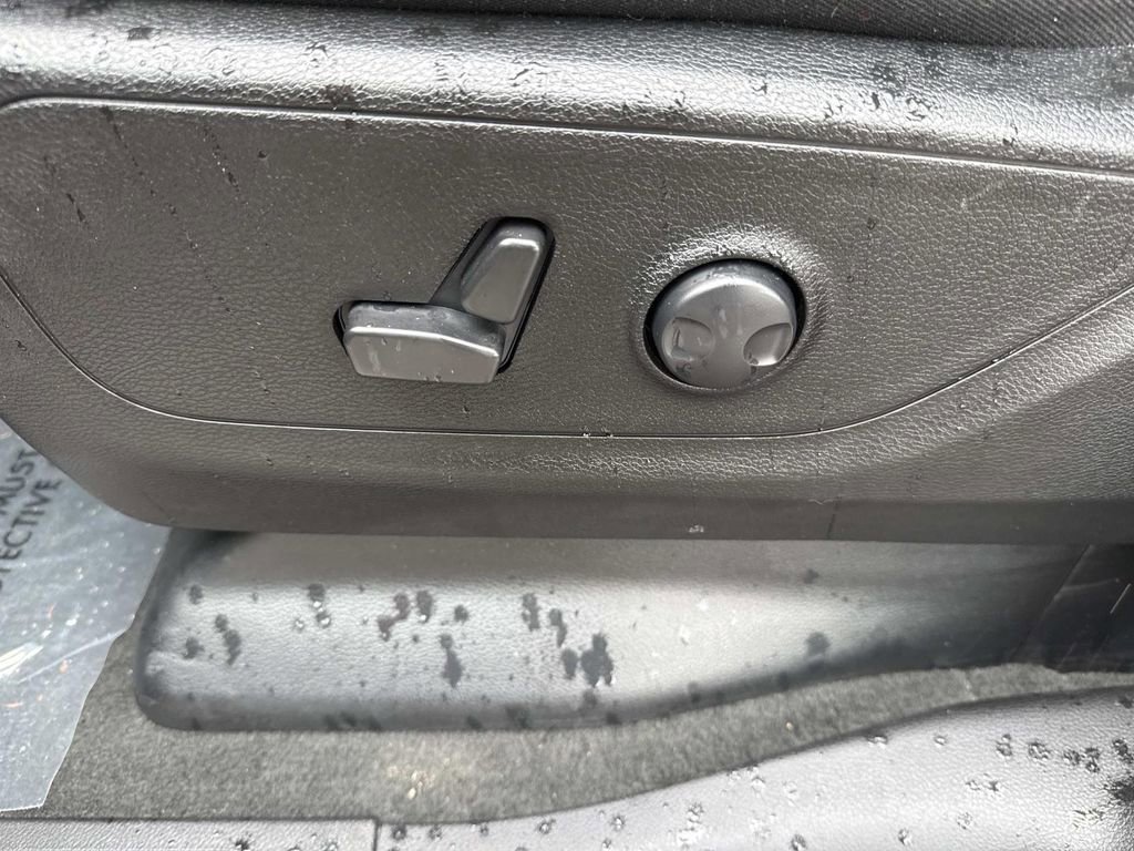 Used 2023 RAM 1500 Big Horn AWD/4WD image 25