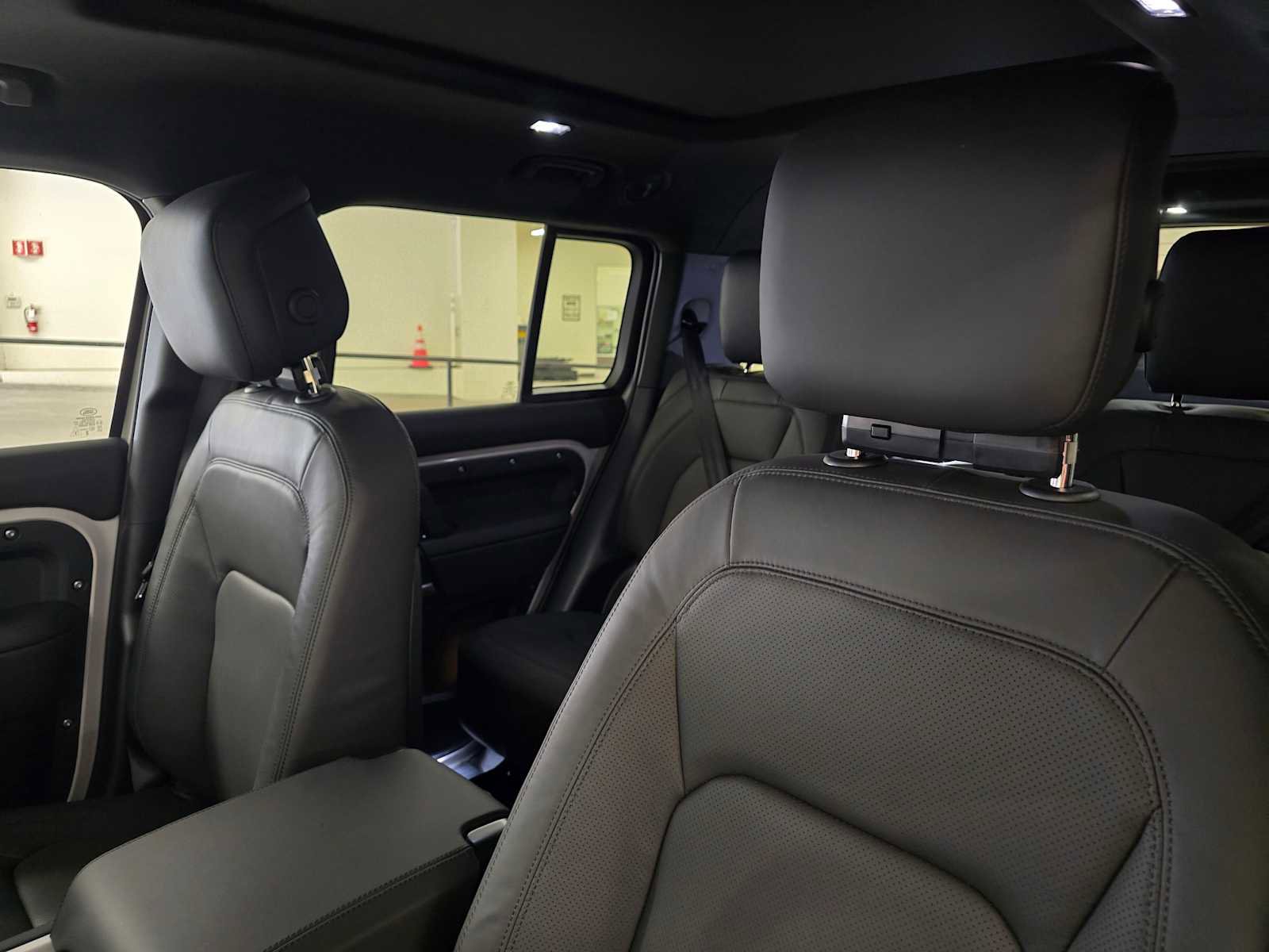 New 2026 Land Rover Defender 130 X-Dynamic SE image 23