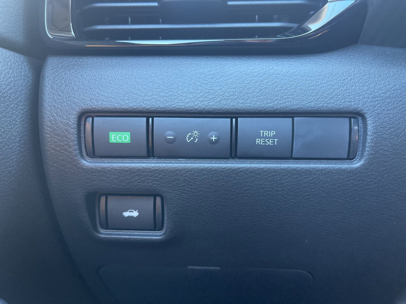 New 2025 Nissan Sentra SV w/ SV Premium Package image 33