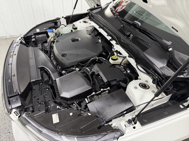 Used 2020 Volvo XC40 T5 Momentum w/ Premium Package image 28