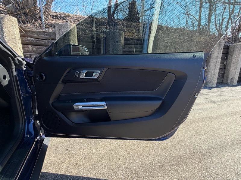 Used 2019 Ford Mustang Coupe RWD image 23