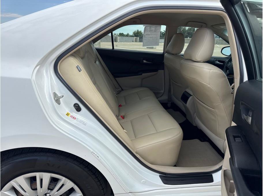 Used 2012 Toyota Camry LE FWD image 11