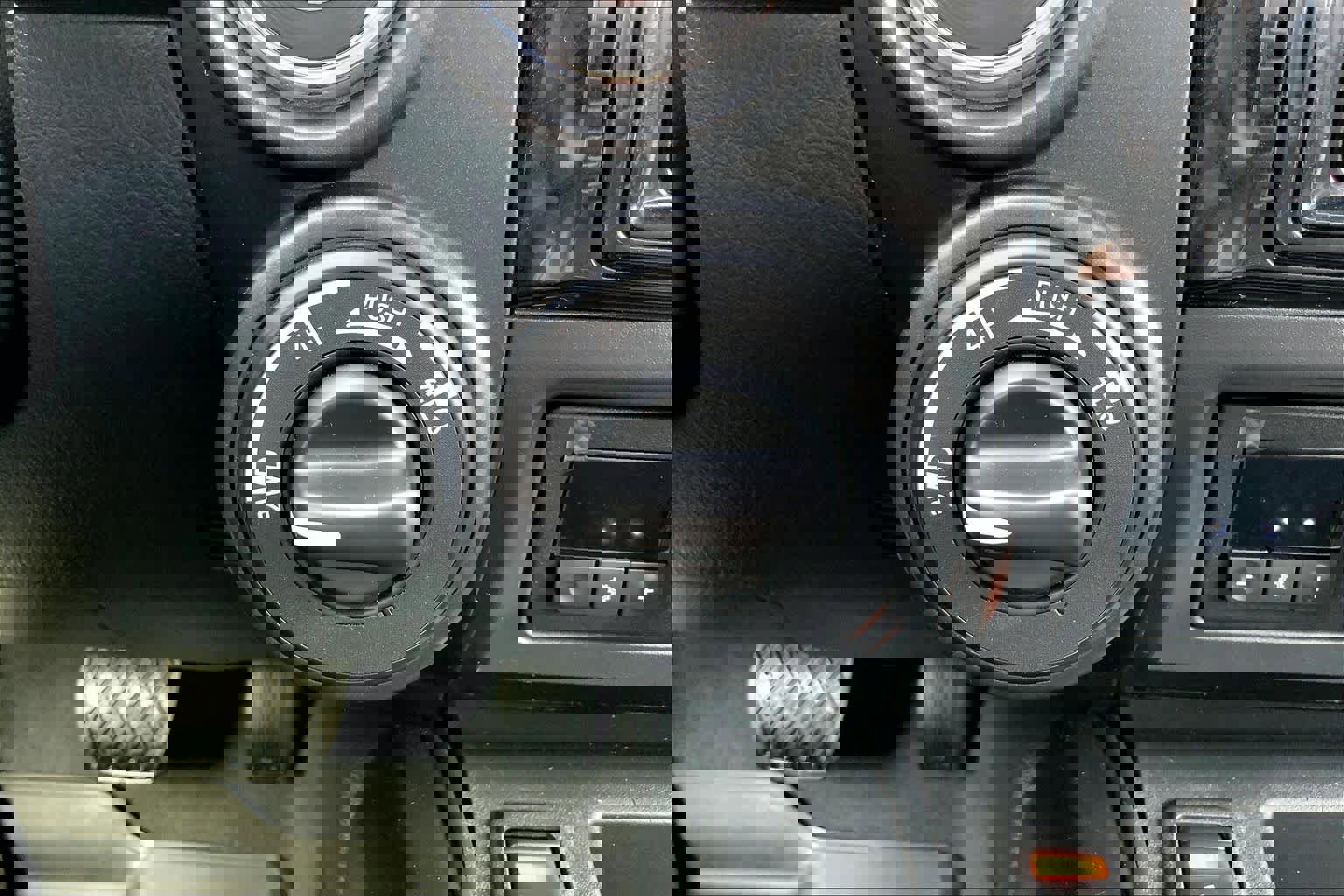 Used 2022 Nissan Titan PRO-4X w/ Pro-4x Convenience Package image 35