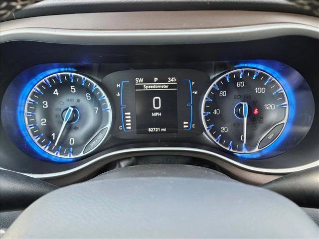 Used 2022 Chrysler Voyager LX image 11