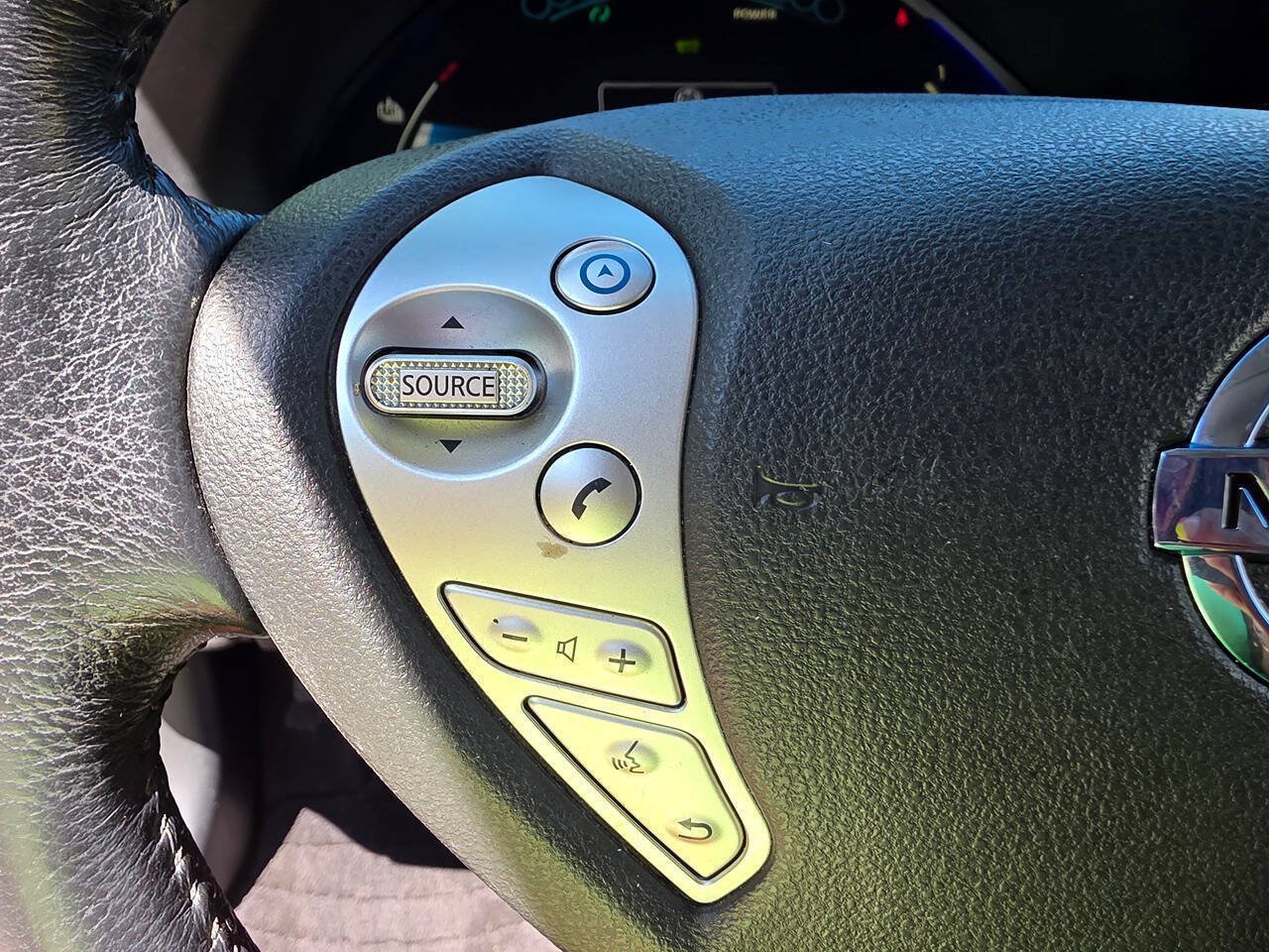 Used 2015 Nissan Leaf SL w/ Premium Package FWD image 19