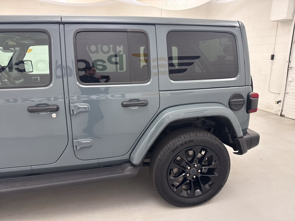 Used 2024 Jeep Wrangler Unlimited Sahara AWD/4WD image 3