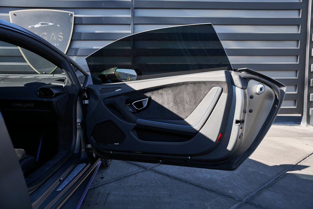 Used 2023 Lamborghini Huracan Tecnica image 22