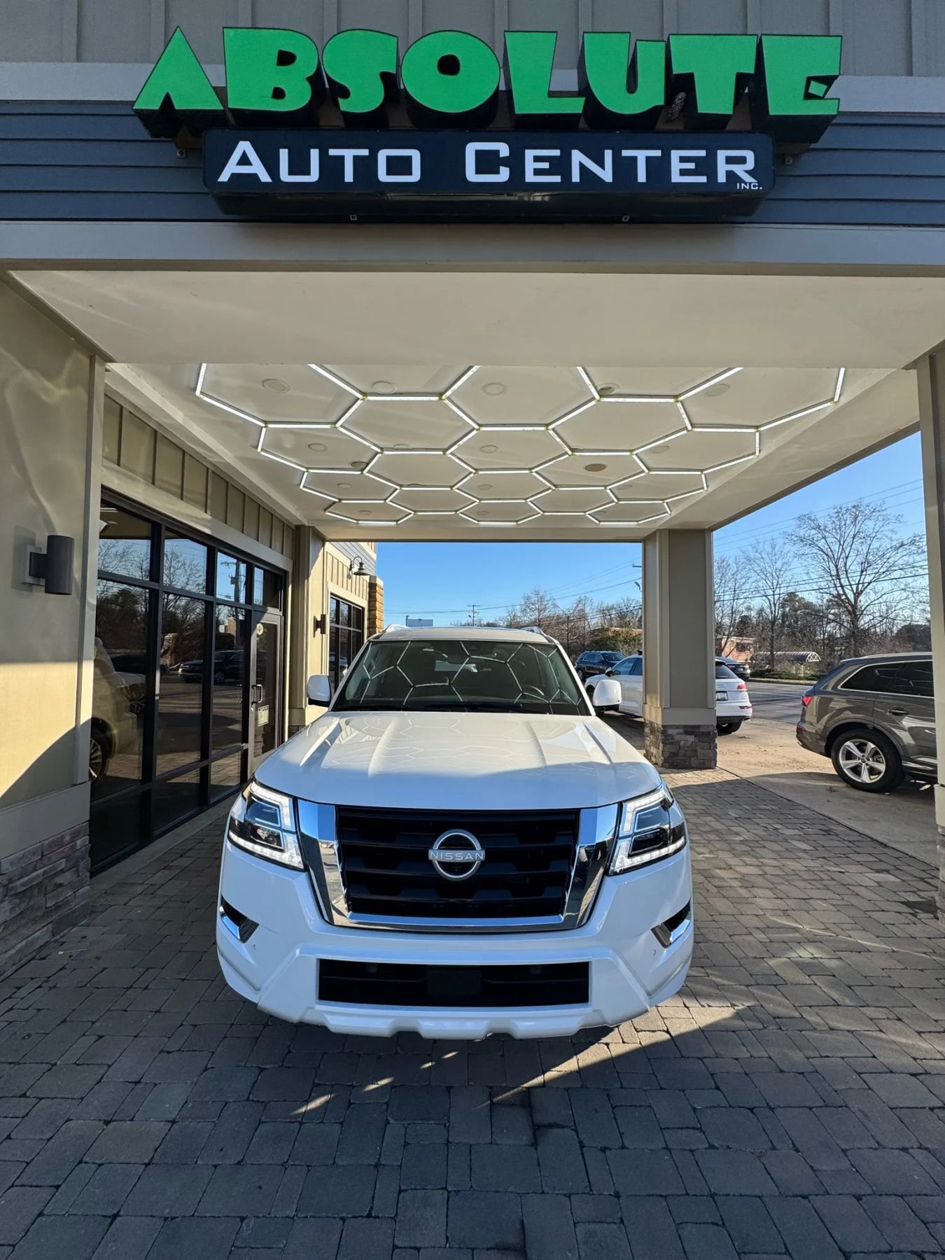 Used 2024 Nissan Armada SL w/ Captain's Chairs Package image 45