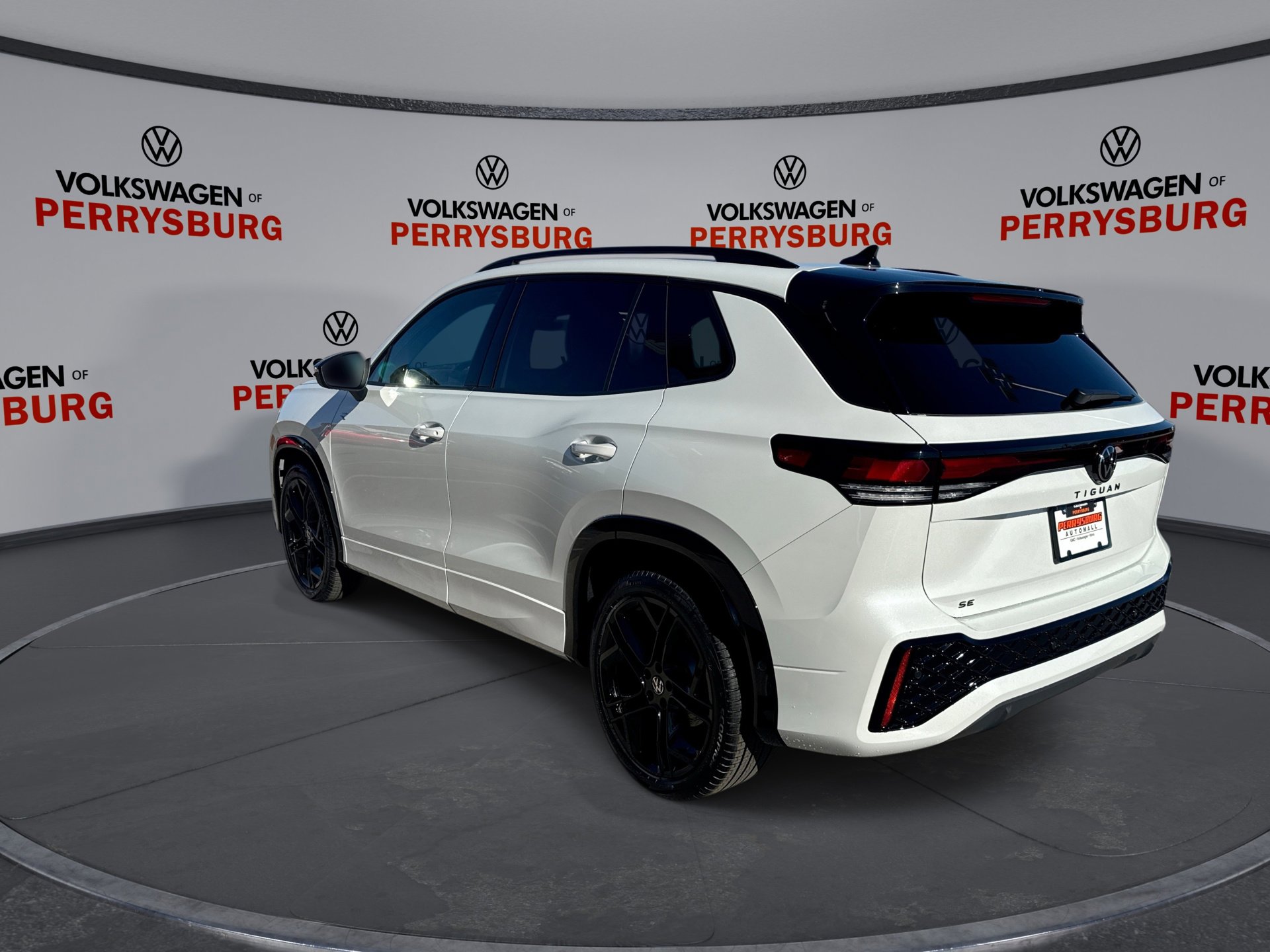 New 2026 Volkswagen Tiguan SE R-Line image 6