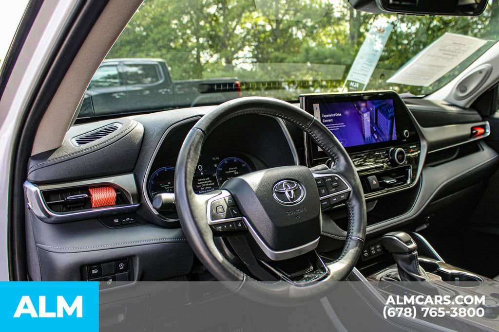 Used 2024 Toyota Highlander Limited image 27