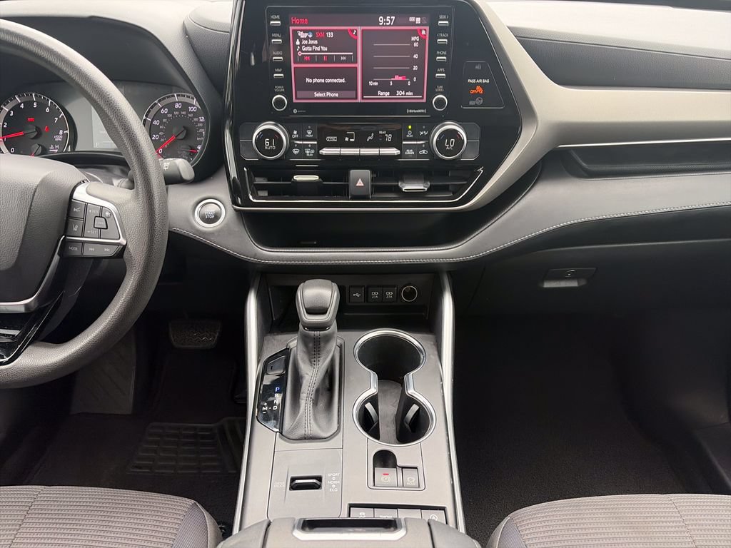Used 2021 Toyota Highlander L FWD image 15