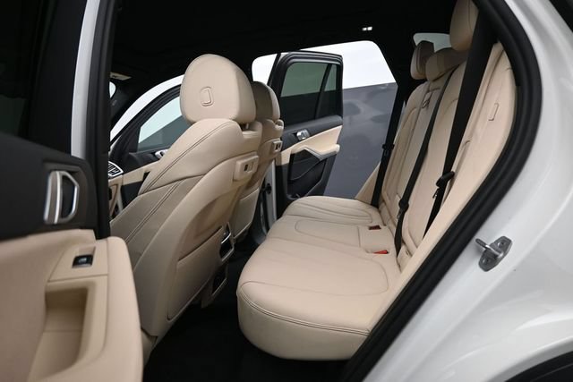 Used 2021 BMW X5 xDrive40i w/ Convenience Package AWD/4WD image 17