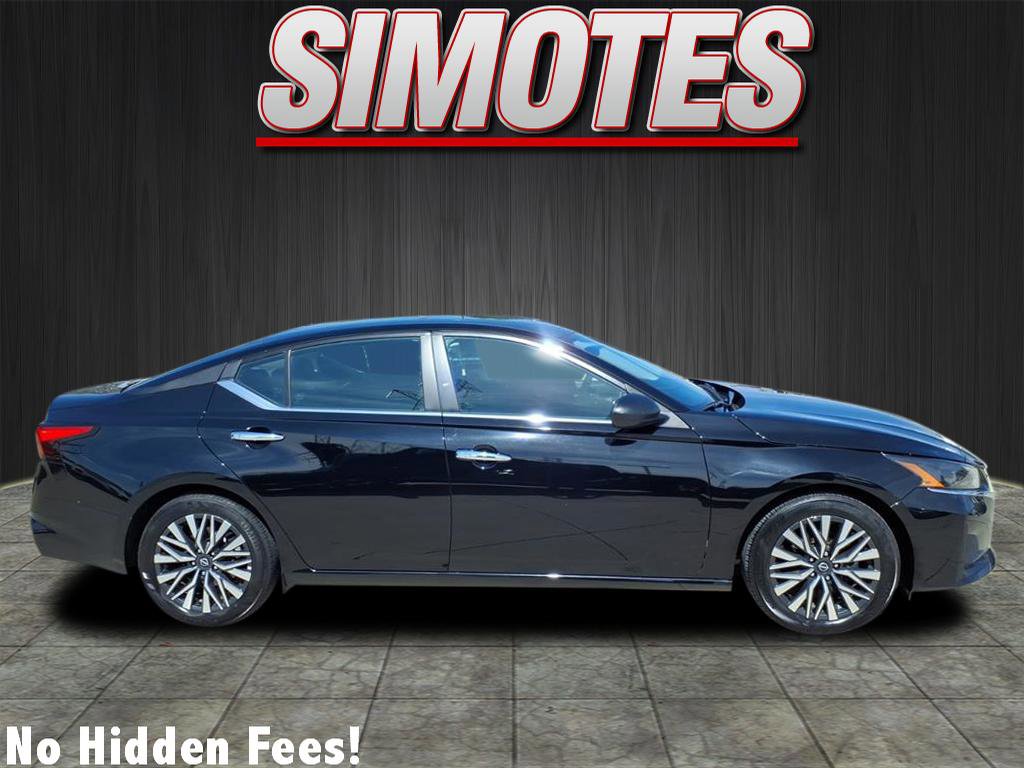 Used 2024 Nissan Altima 2.5 SV image 2