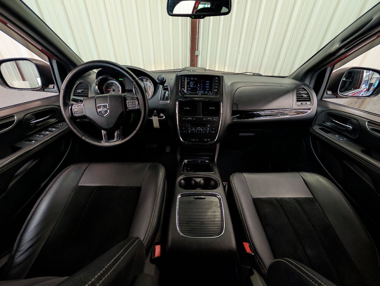 Used 2016 Dodge Grand Caravan SXT FWD image 4