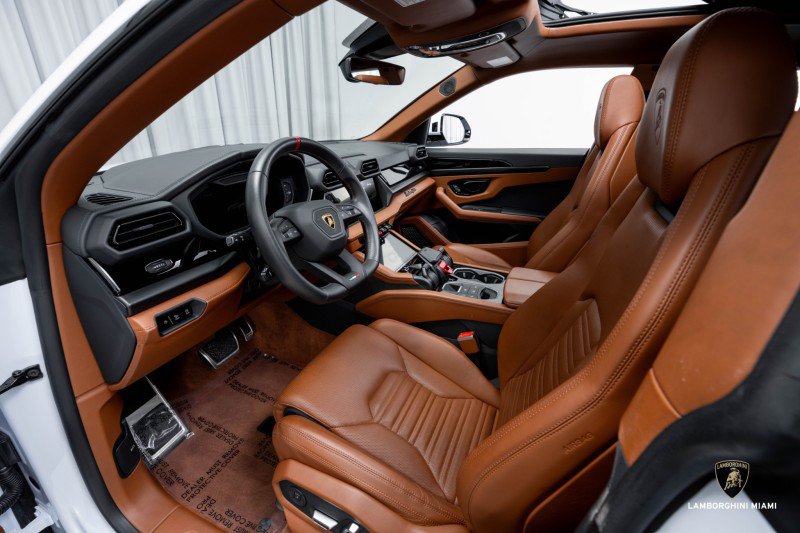 Used 2025 Lamborghini Urus SE image 22