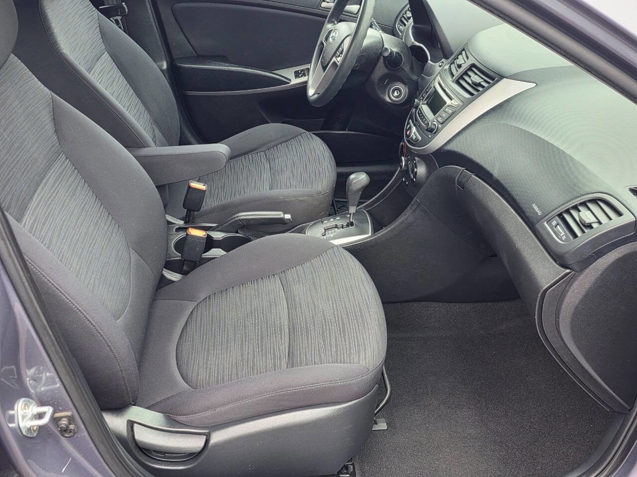 Used 2017 Hyundai Accent SE FWD image 10