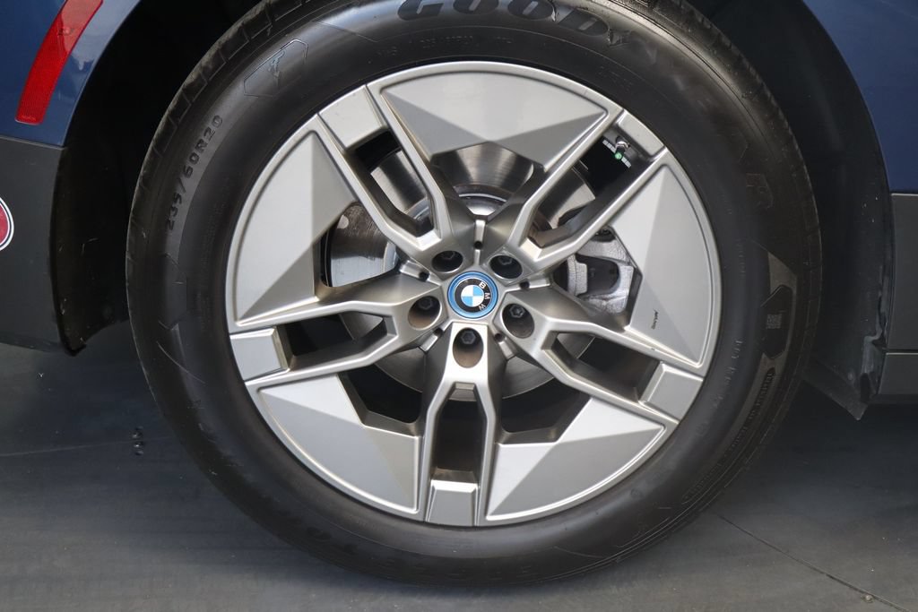 Used 2023 BMW iX xDrive50 AWD/4WD image 11