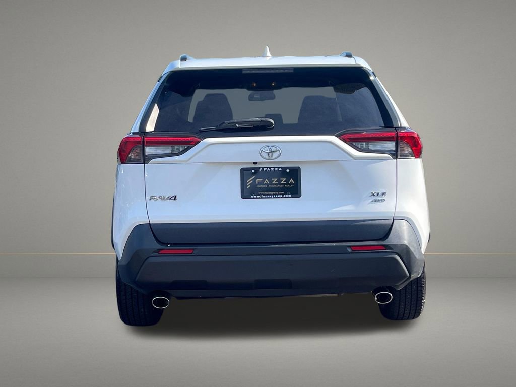 Used 2020 Toyota RAV4 XLE w/ Carpet Mat Package AWD/4WD image 4