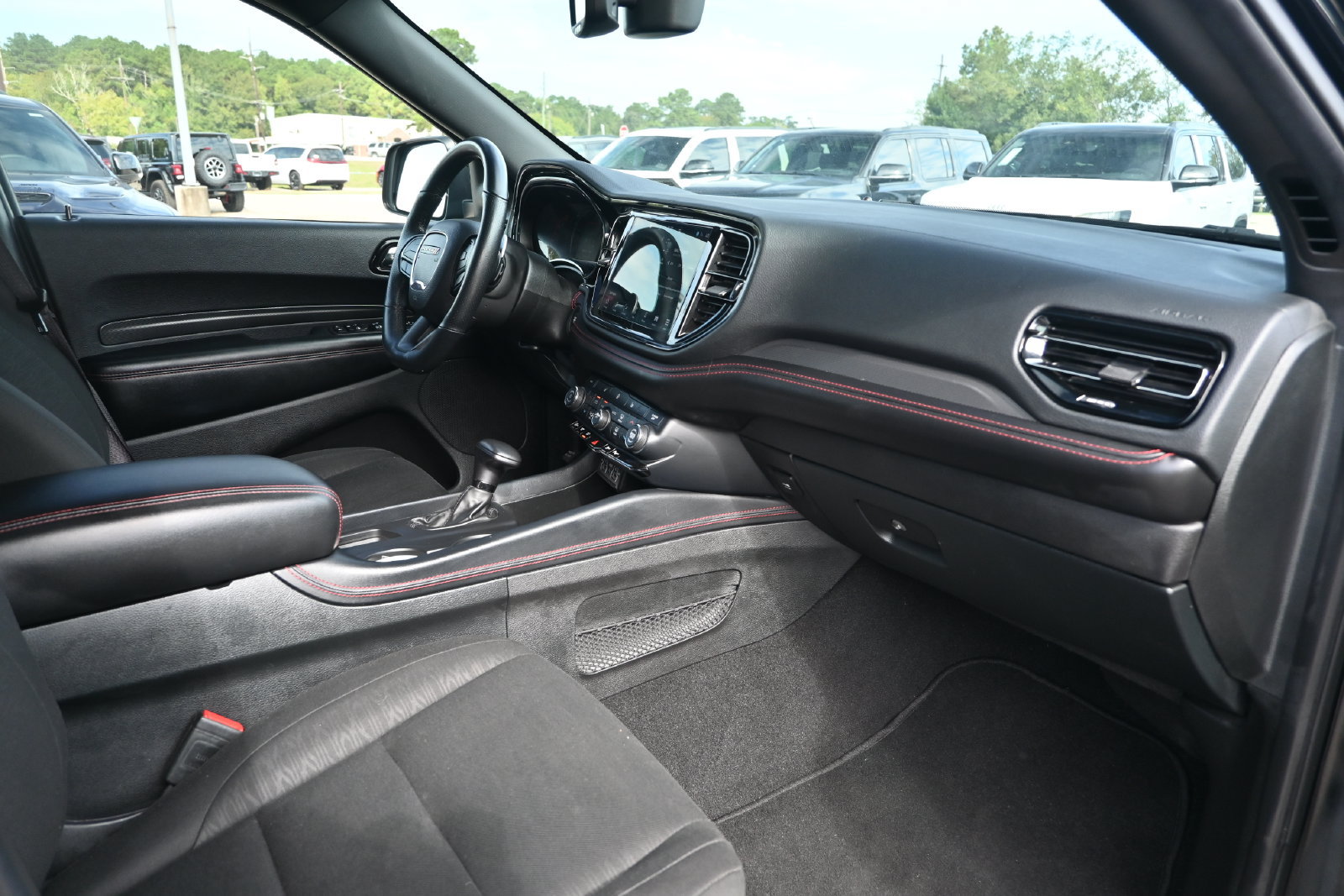 Used 2025 Dodge Durango GT AWD/4WD image 32