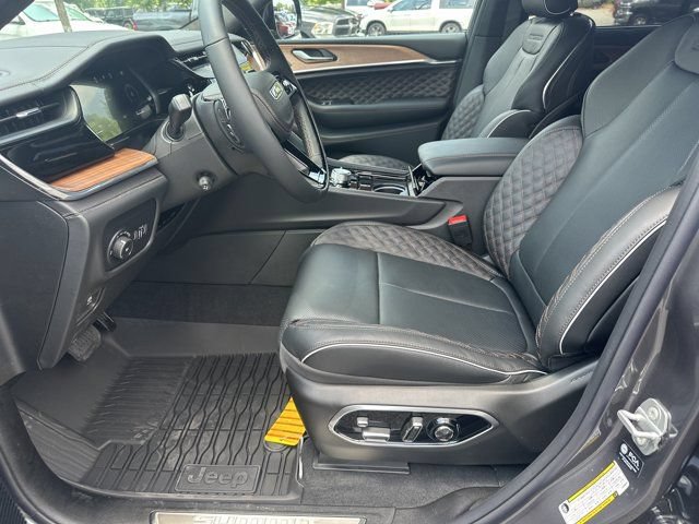 New 2026 Jeep Grand Cherokee Summit w/ Obsidian Package AWD/4WD image 9