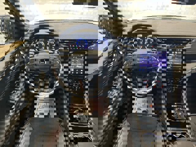 New 2025 Jeep Grand Cherokee Altitude image 18