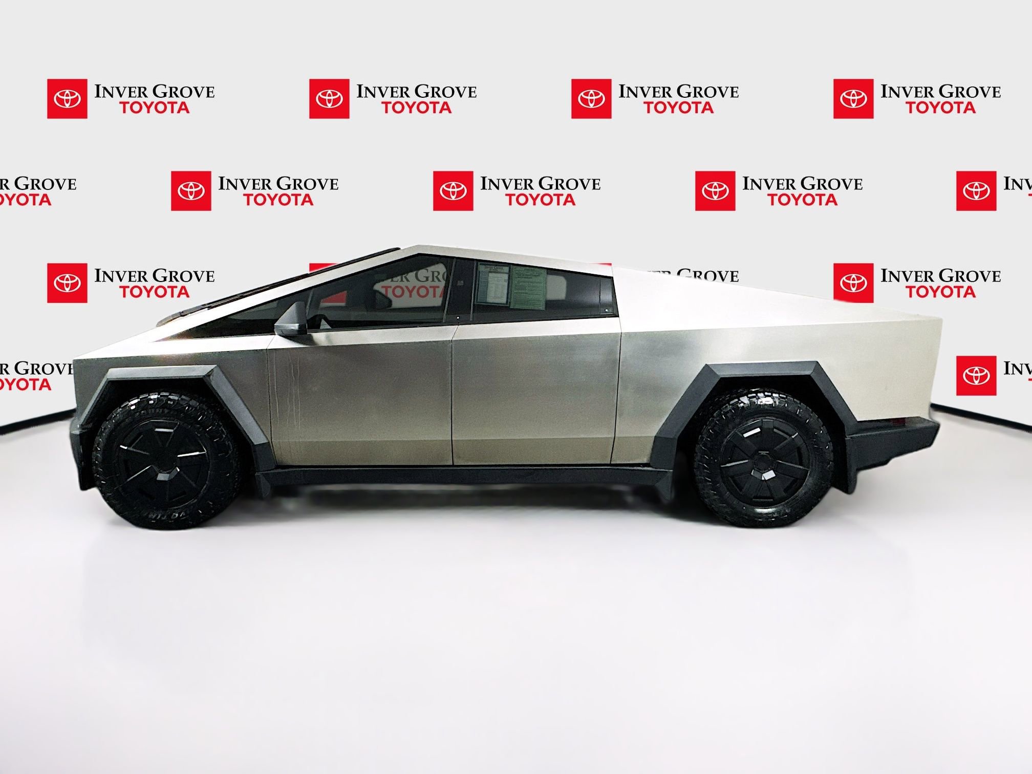 Used 2024 Tesla Cybertruck AWD Crew Cab image 8