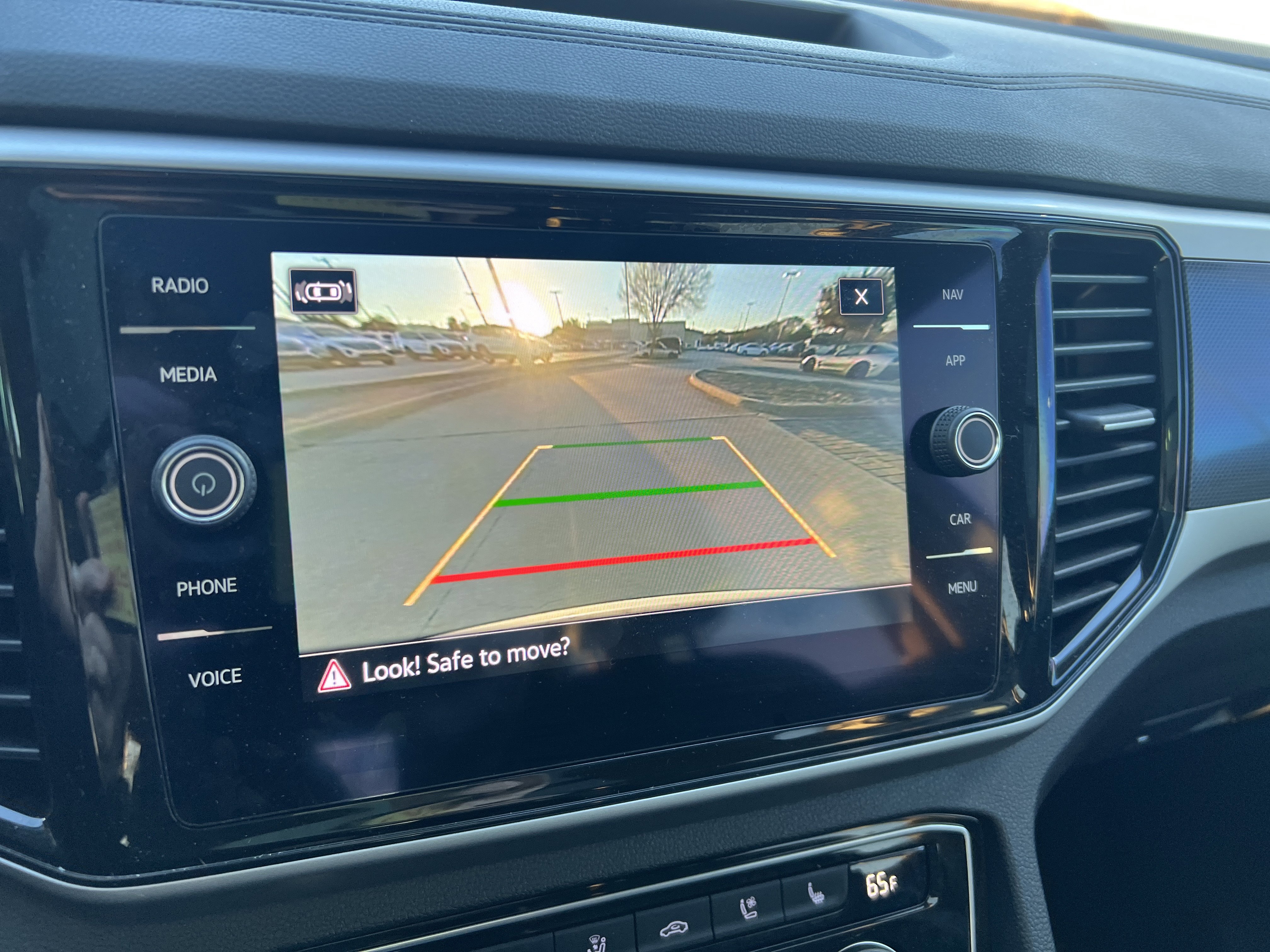 Used 2022 Volkswagen Atlas SEL Premium image 24