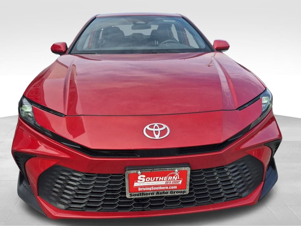 Used 2025 Toyota Camry LE image 7