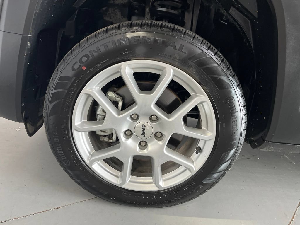 Used 2023 Jeep Renegade Latitude AWD/4WD image 13