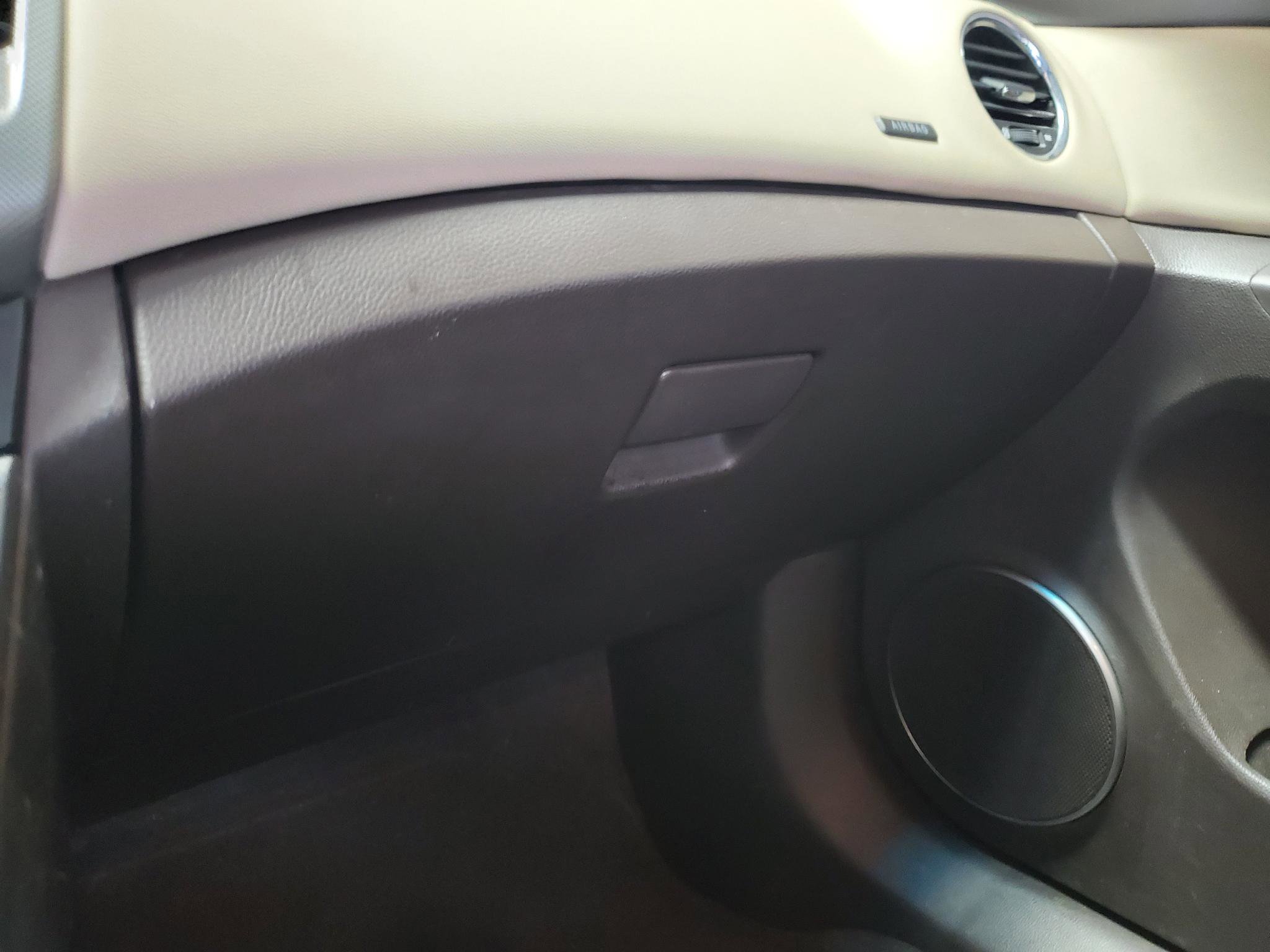 Used 2011 Chevrolet Cruze LTZ FWD image 16