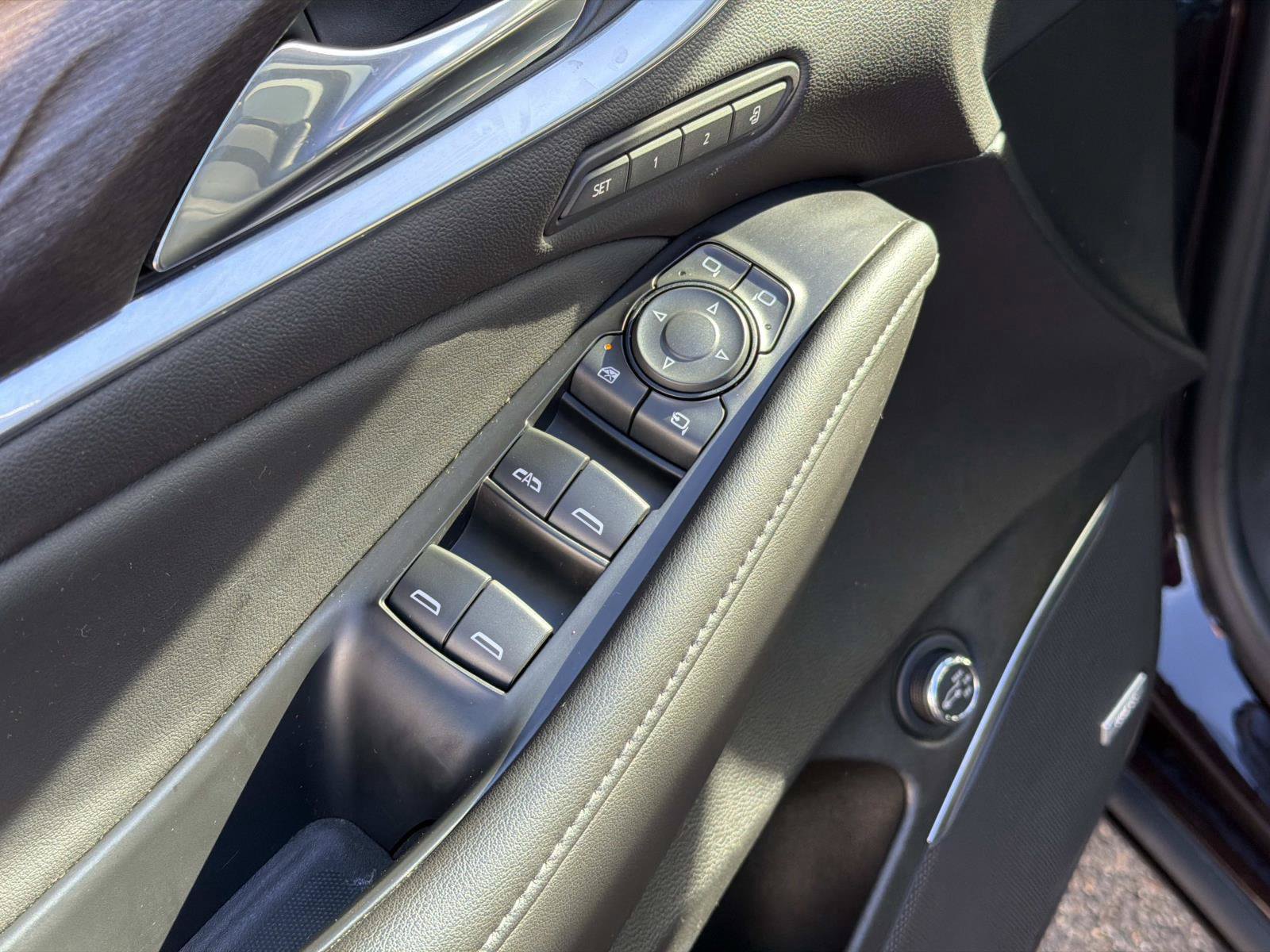 Used 2022 Buick Enclave Avenir w/ Avenir Technology Package AWD/4WD image 7