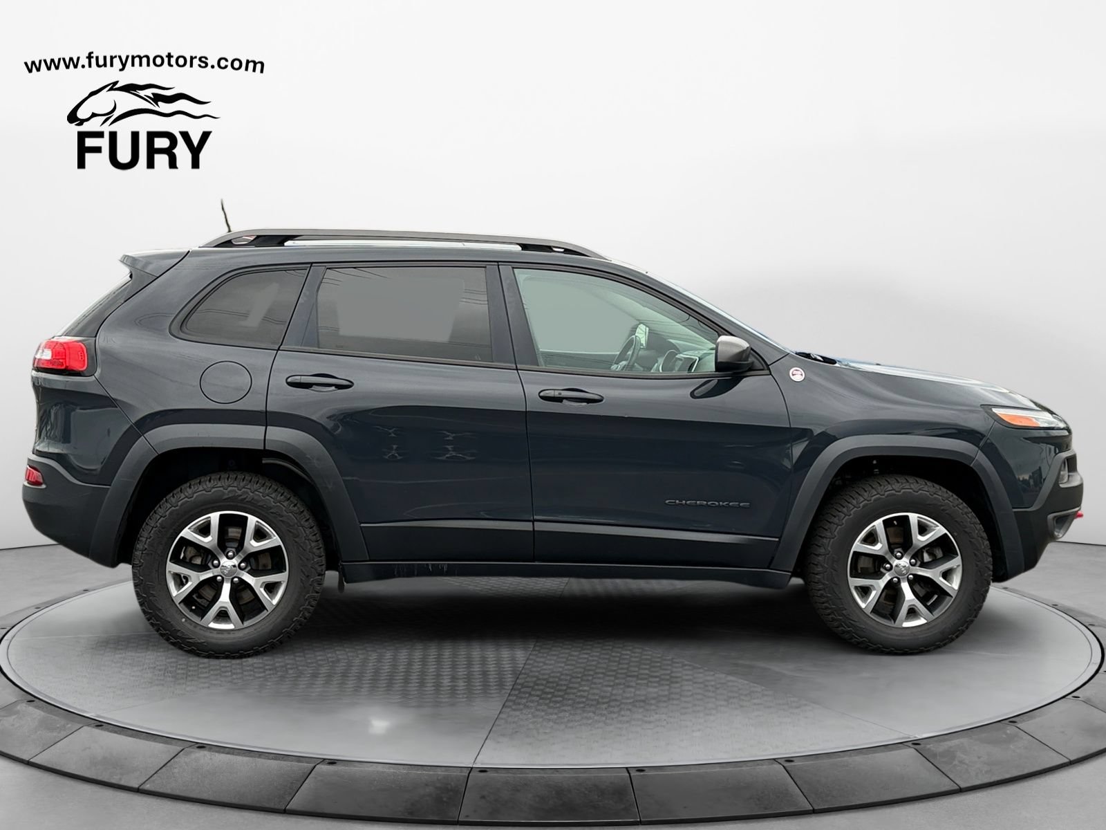 Used 2016 Jeep Cherokee Trailhawk w/ Comfort/Convenience Group AWD/4WD image 2