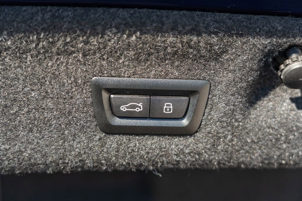 Used 2026 BMW M4 xDrive Competition w/ Executive Package image 9