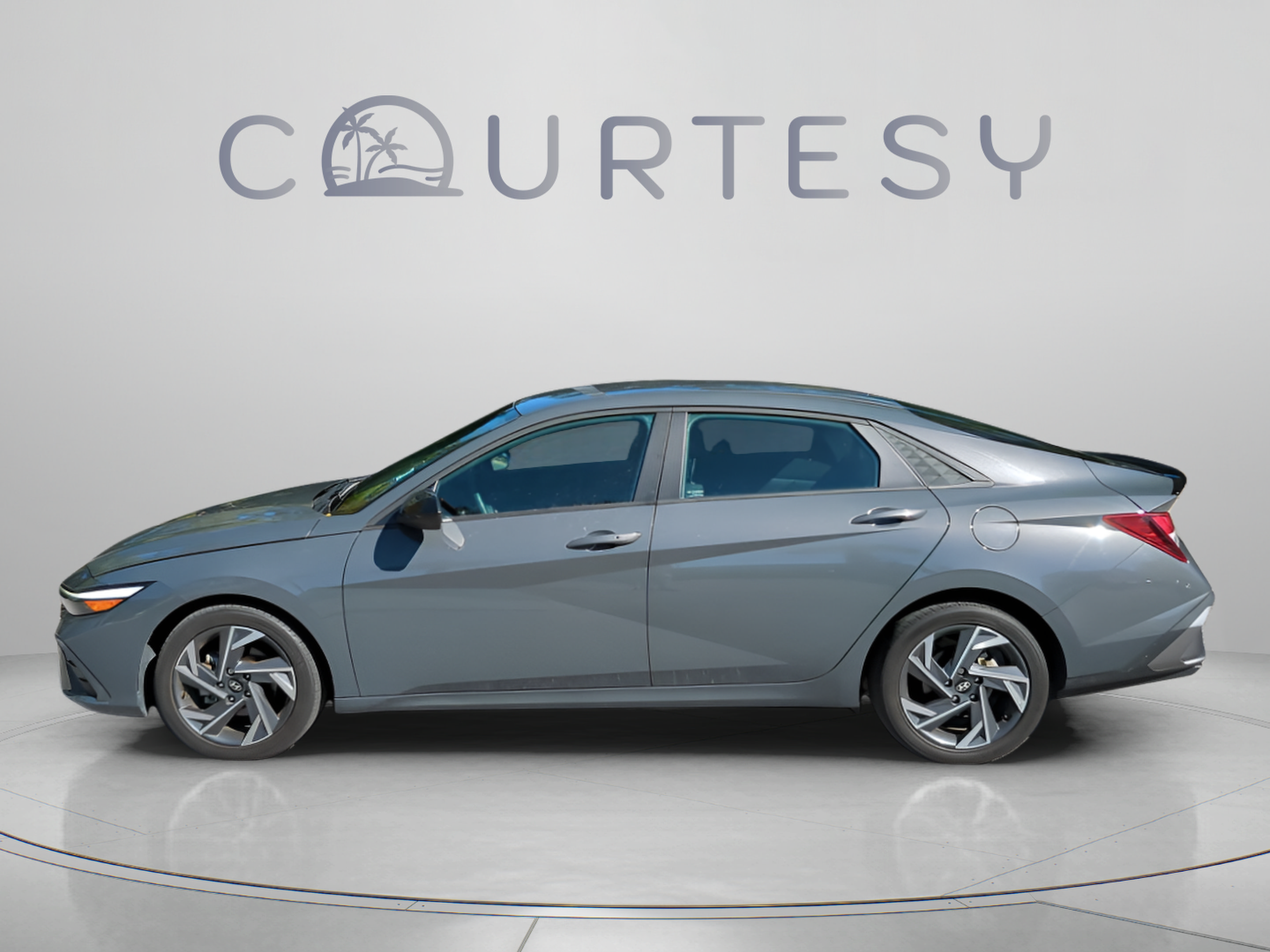 Used 2025 Hyundai Elantra Sport FWD image 4