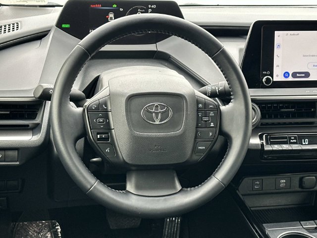 Used 2025 Toyota Prius LE FWD image 7