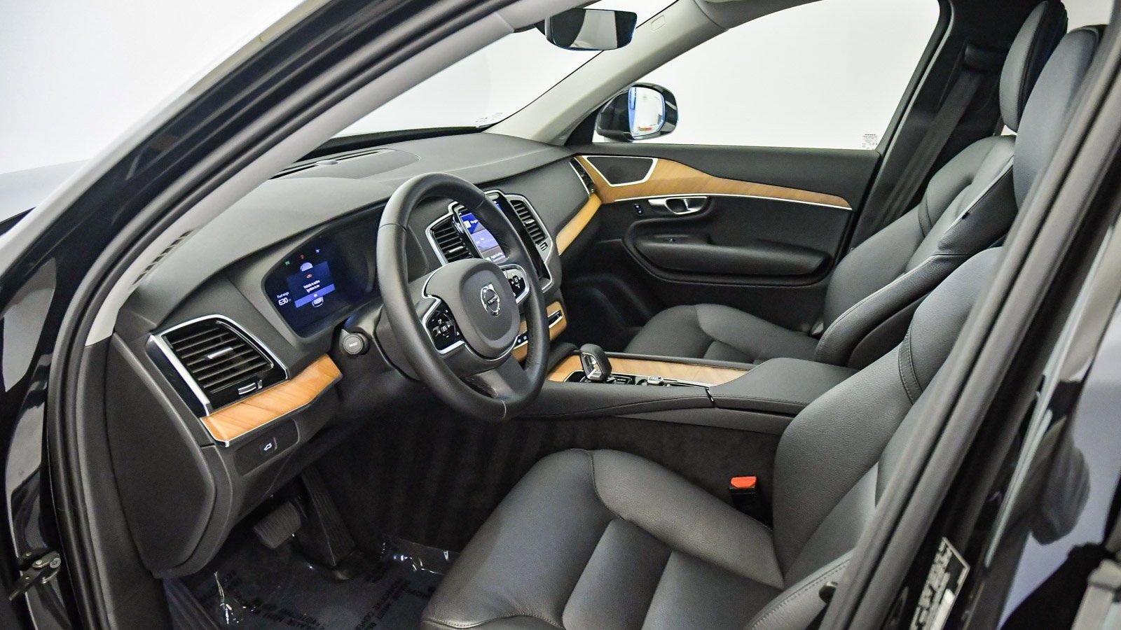 Used 2025 Volvo XC90 B6 Plus image 17