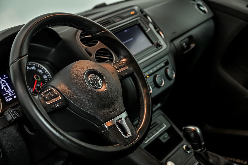 Used 2017 Volkswagen Tiguan S image 14