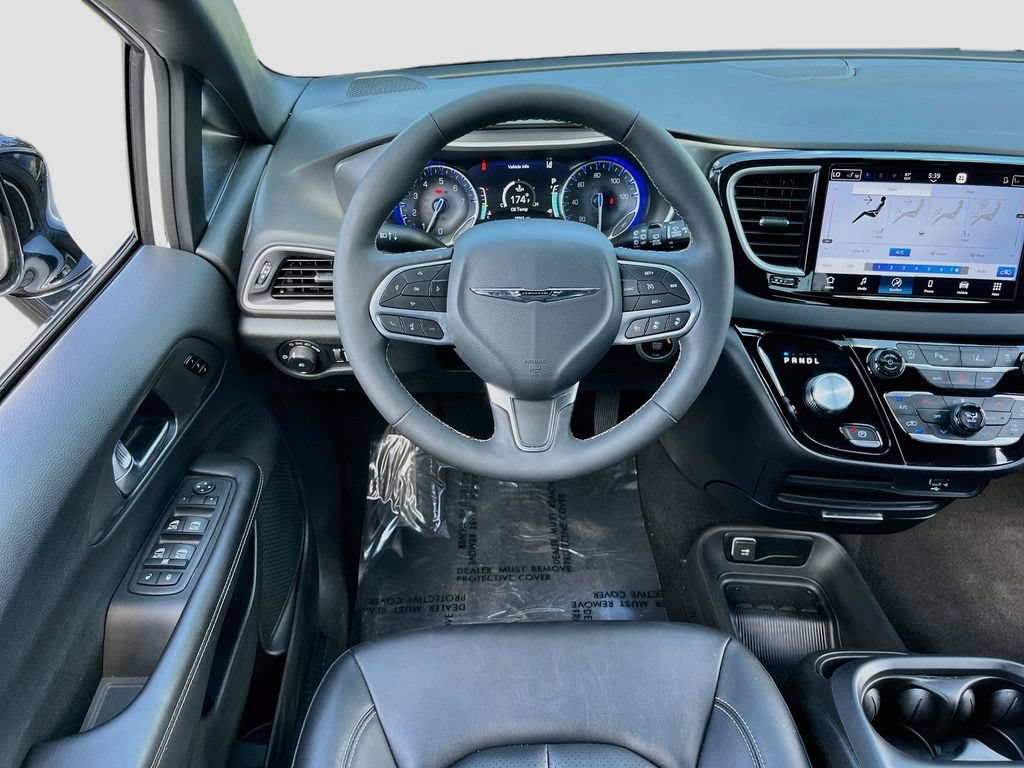 Used 2026 Chrysler Pacifica Select FWD image 21