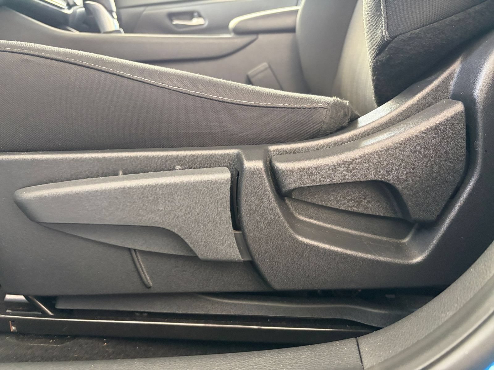 Used 2025 Nissan Sentra SV FWD image 21