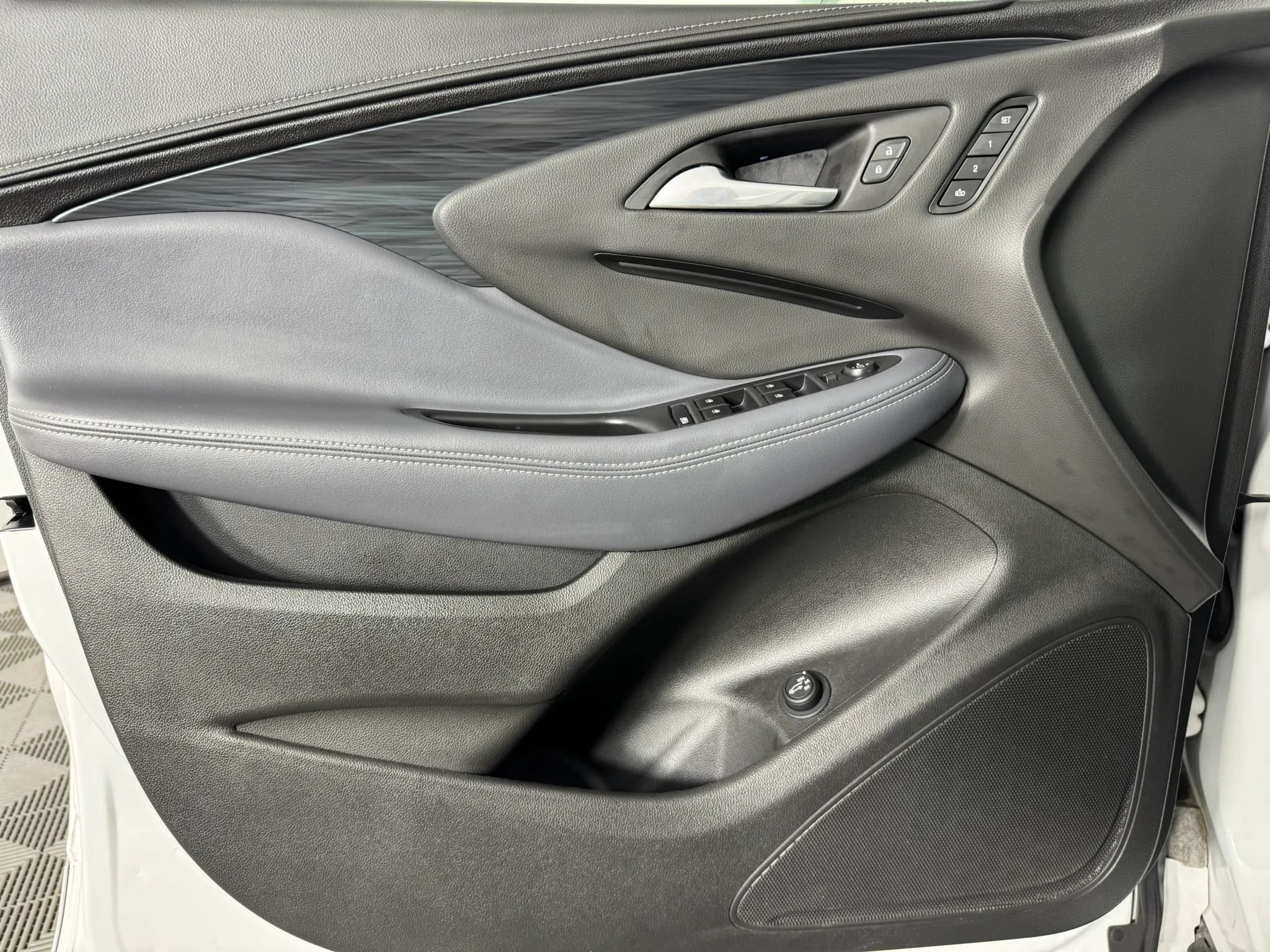Used 2020 Buick Envision Essence FWD image 40