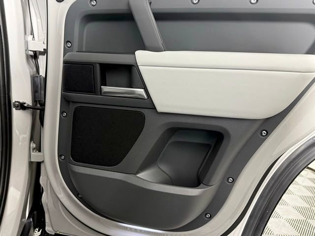 New 2026 Land Rover Defender 110 X-Dynamic SE AWD/4WD image 28