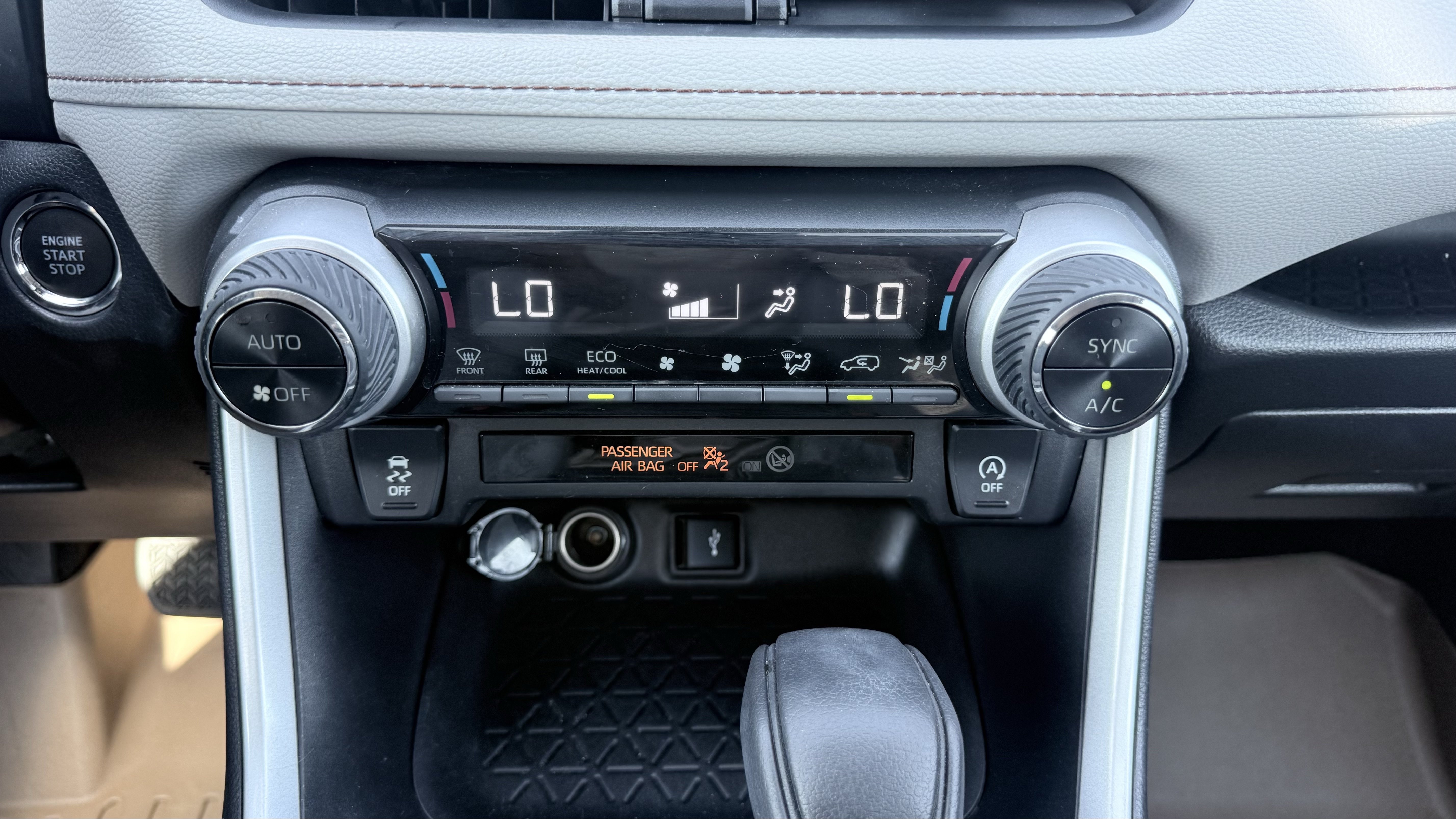Used 2021 Toyota RAV4 XLE AWD/4WD image 46