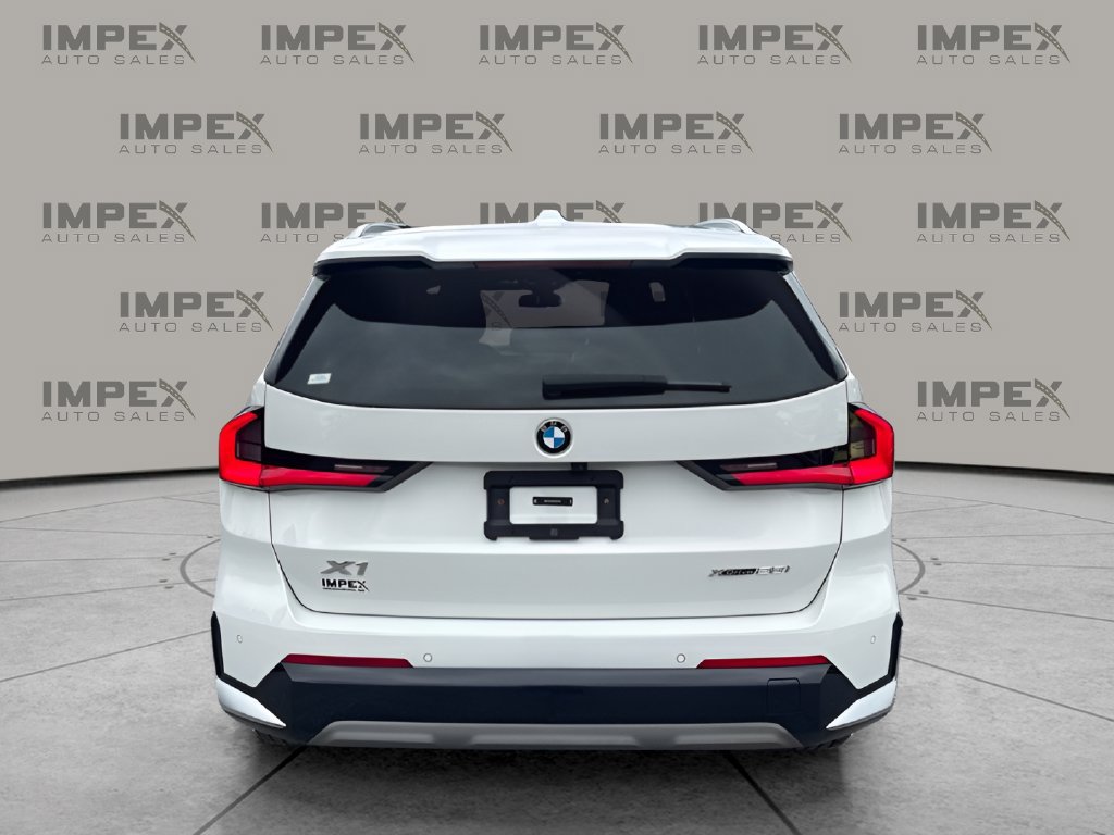 Used 2023 BMW X1 xDrive28i w/ Convenience Package AWD/4WD image 4