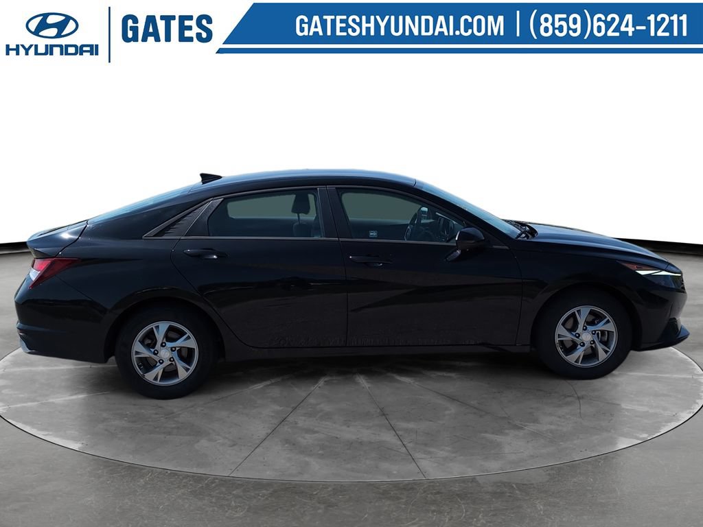 Used 2021 Hyundai Elantra SE FWD image 3