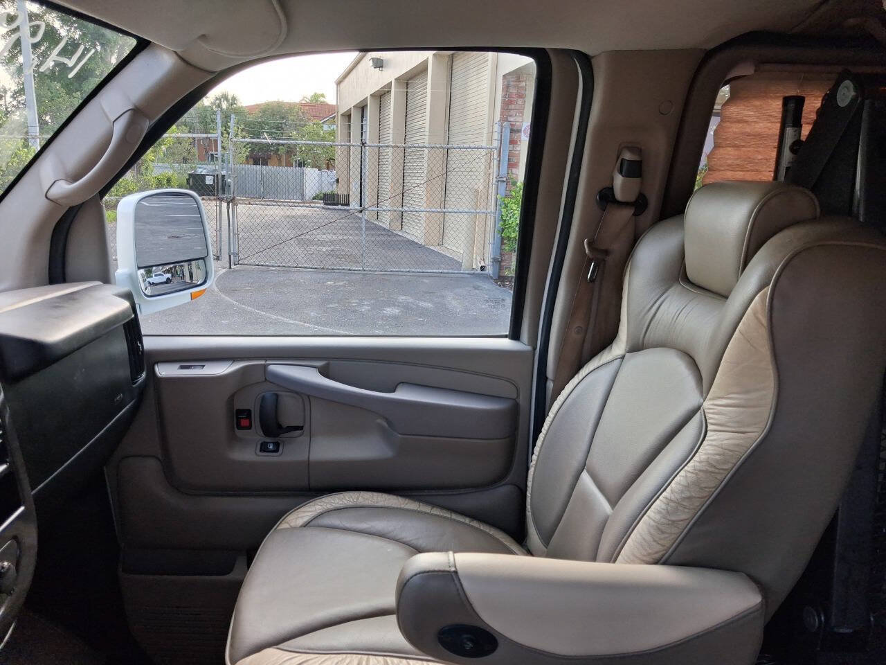 Used 2012 Chevrolet Express 1500 RWD image 12