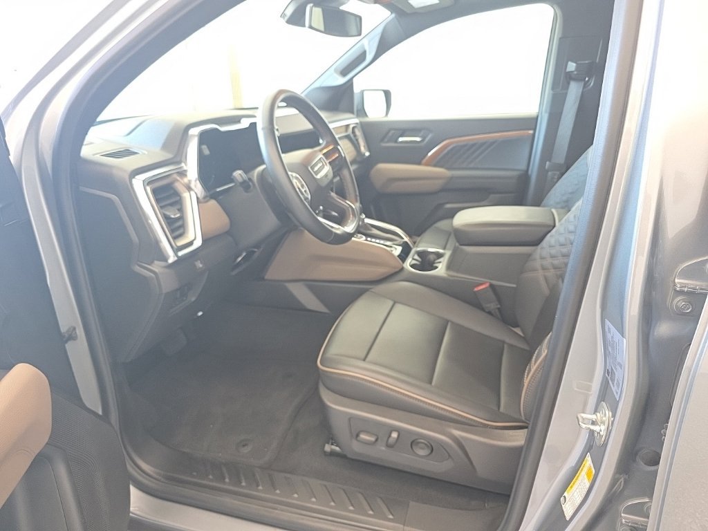 Used 2025 GMC Canyon Denali AWD/4WD image 36