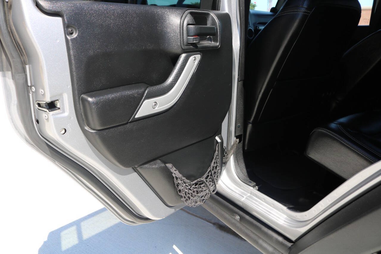 Used 2014 Jeep Wrangler Unlimited Rubicon AWD/4WD image 88