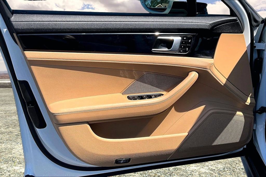 Used 2018 Porsche Panamera 4 image 20