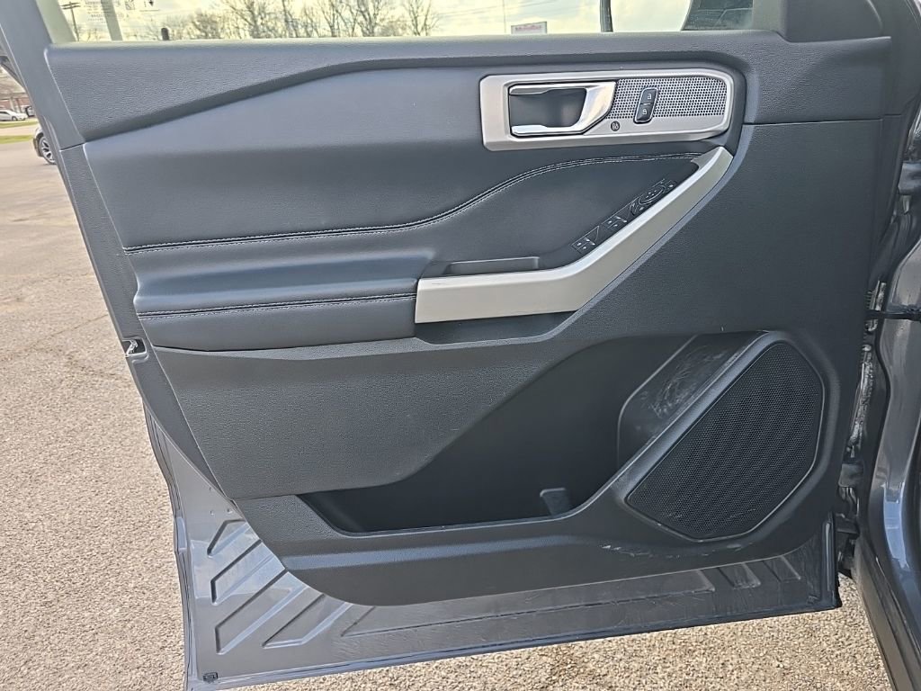 Used 2022 Ford Explorer XLT w/ Equipment Group 202A image 13